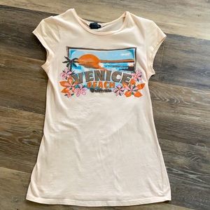 Eyeshadow Size M Venice Beach Graphic Fitted Tee